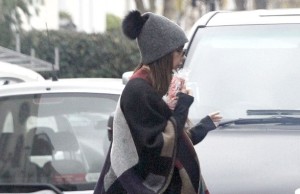24AA29C900000578-2908141-Bundled_up_Victoria_Beckham_stepped_out_in_London_on_Tuesday_roc-a-2_1421153730694