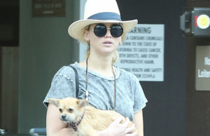 jennifer-lawrence-makes-stop-at-rite-aid-with-dog-04
