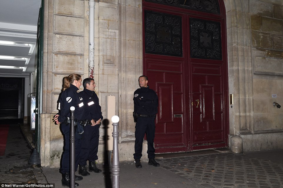 390C1DDD00000578-3818985-French_police_officers_stand_outside_the_scene_of_the_robbery_in-a-16_1475477642205