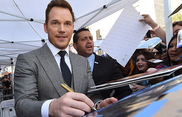 HOLLYWOOD, CA - APRIL 21:  Chris Pratt signs autographs for fans during the Hollywood Walk Of Fame event honoring him with a star on April 21, 2017 in Hollywood, California.  (Photo by Kevork Djansezian/Getty Images)